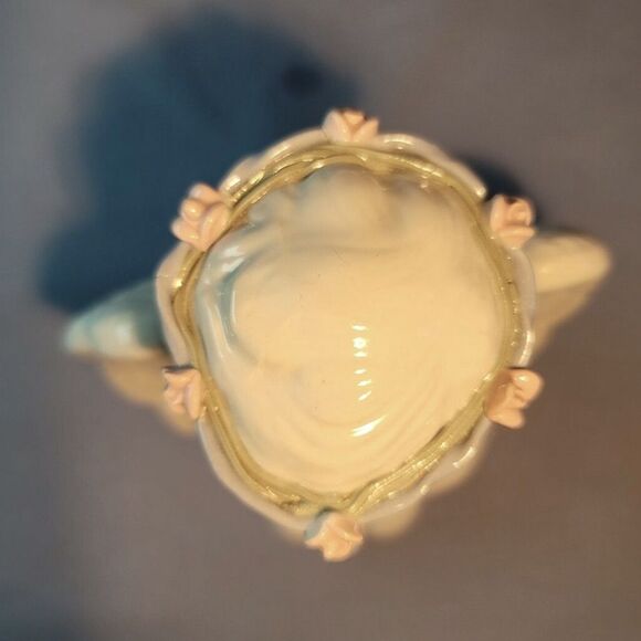 Praying Angel Cherub Figurine w/ Wreath Garland 7'' Kneeling White Ceramic - Picture 5 of 6